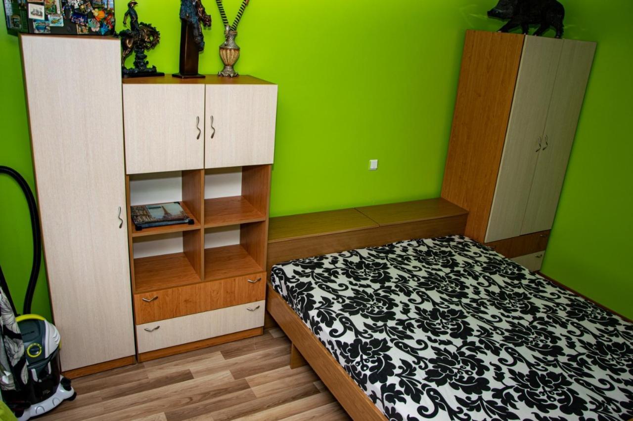 Vilhelmov'S Apartament Lukovit Exterior foto